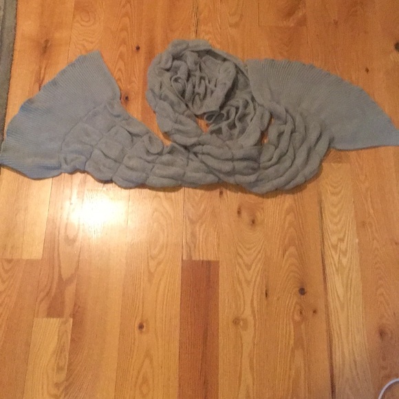 Grey scarf - Picture 1 of 3